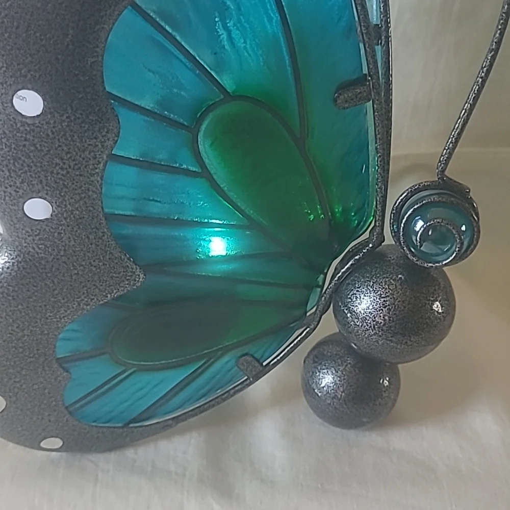 Solar Powered Butterfly - Picture 4 of 5
